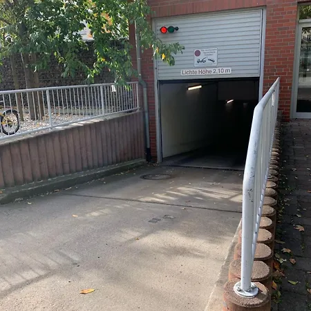 1 Mit Gemeinschaftsraeumen, Tiefgarage *