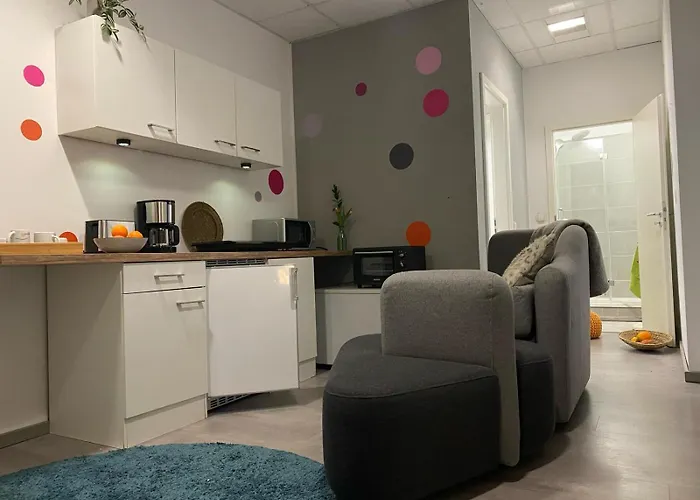 1 Mit Gemeinschaftsraeumen, Tiefgarage *