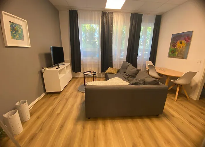 1 Mit Gemeinschaftsraeumen, Tiefgarage *